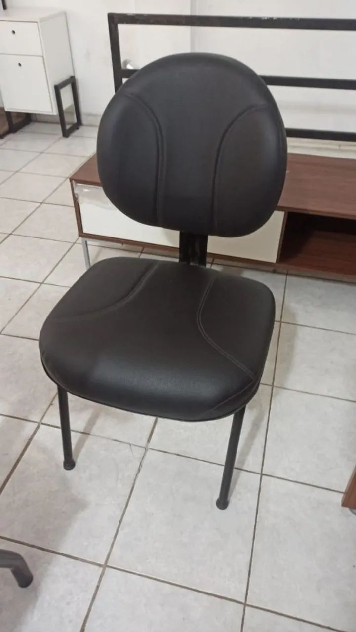 Cadeira de Escritório Confortável e Ergonômica