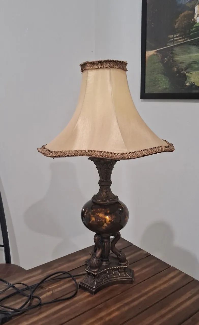 Abajur antigo funcional e decorativo - Foto 4