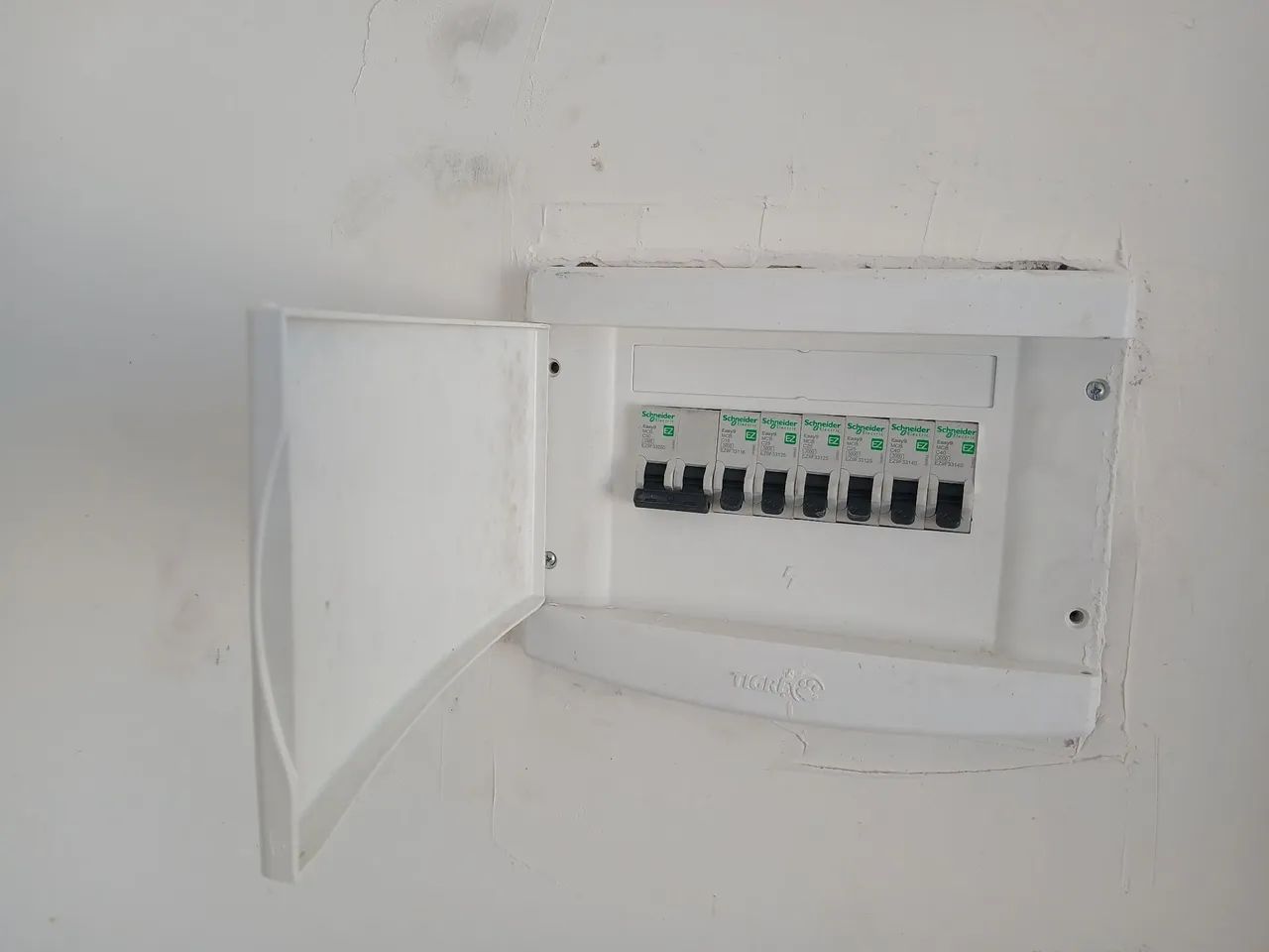 Eletricista residencial araucaria pr R$60.00