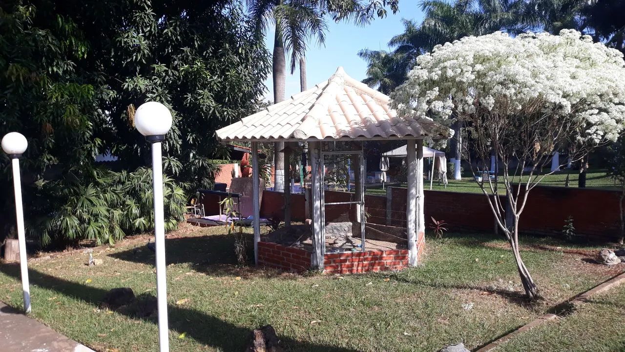 Chácara  com 2 casas e área verde