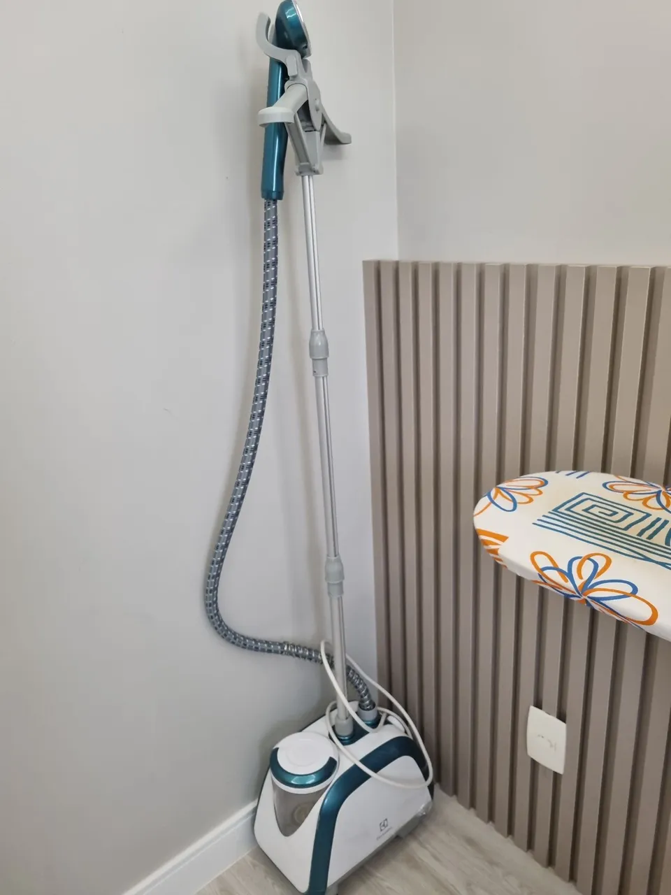 Passadeira a Vapor para Roupas Electrolux 