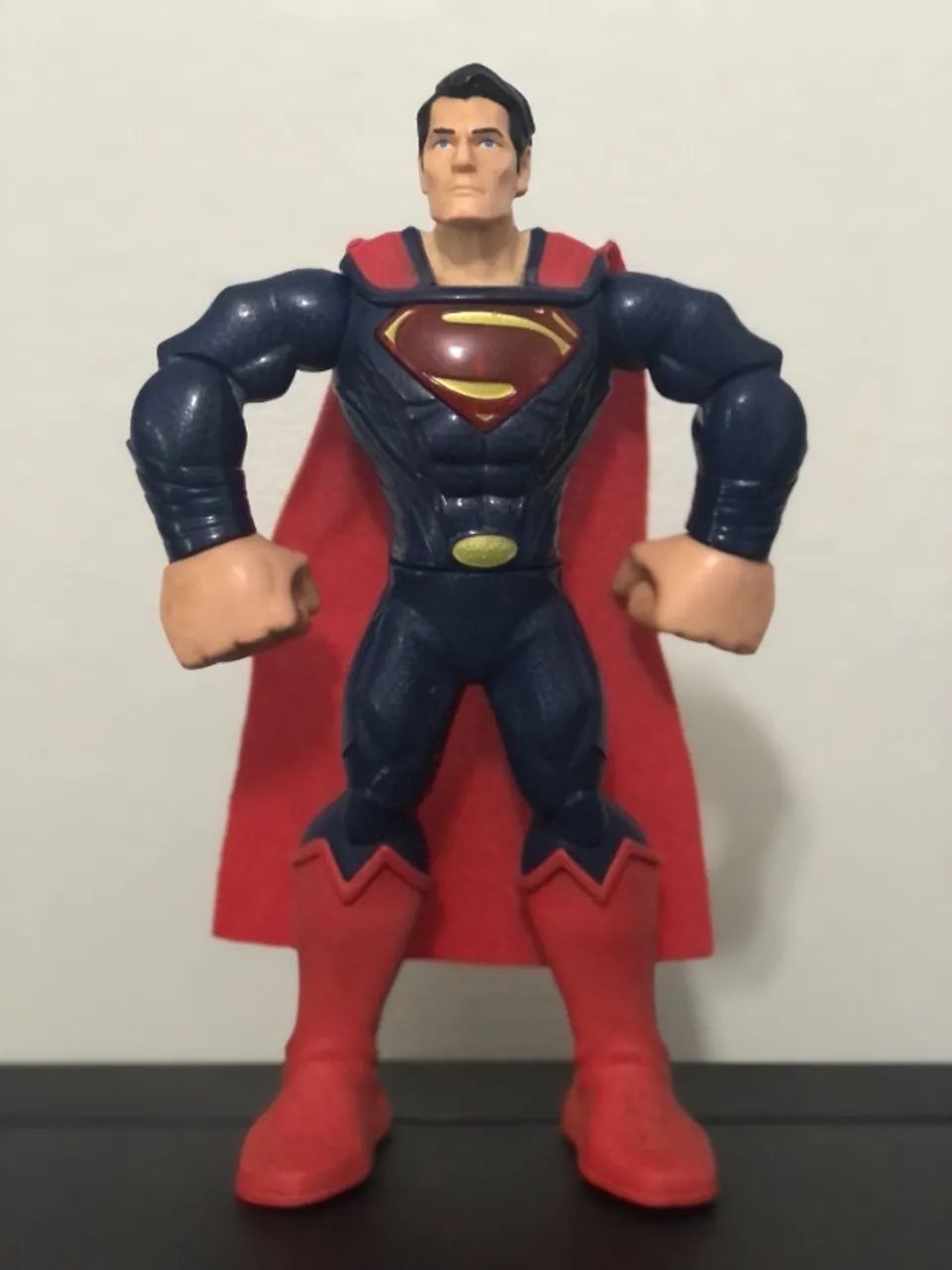 Boneco Super Man com Capa e Efeitos Sonoros