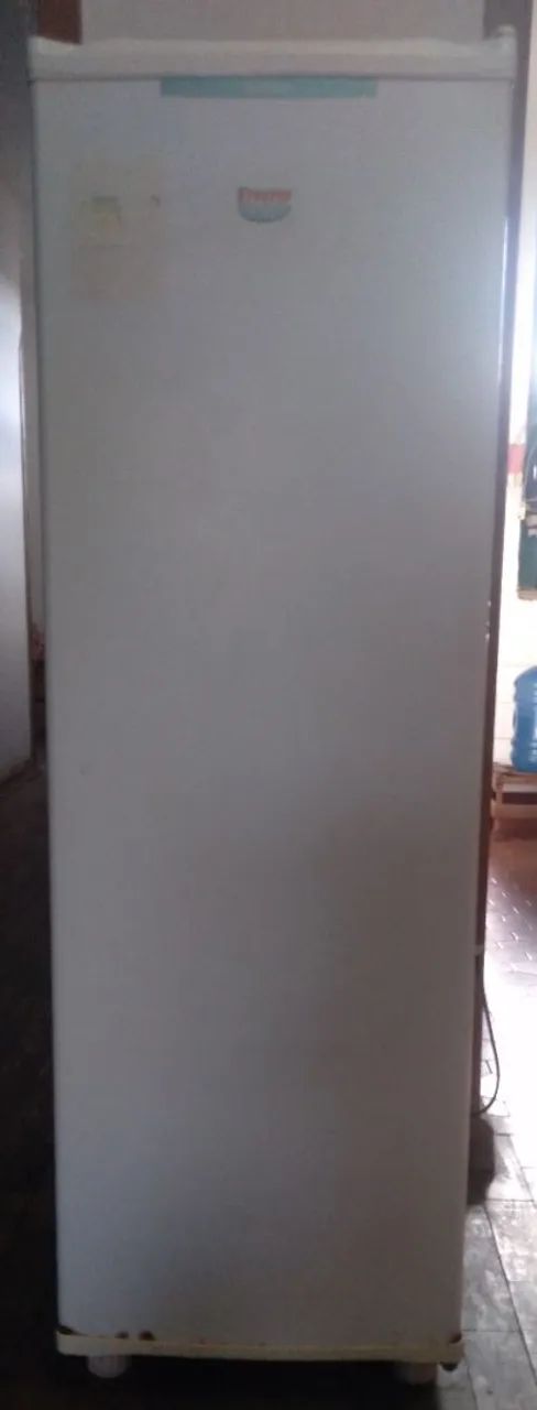 Vende-se freezer de 6 gavetas.