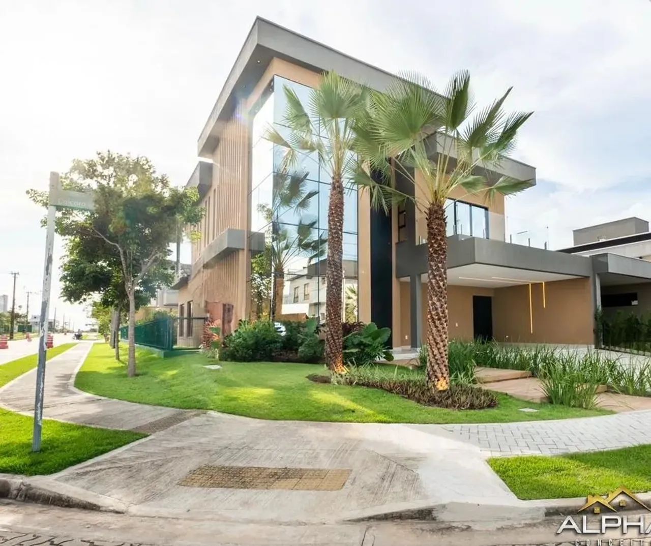 Duplex de alto padrão com fino acabamento 4 quartos em Cidade Alpha - Eusébio - CE