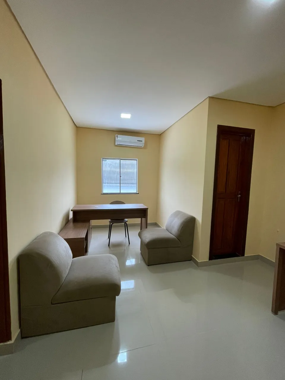 ALUGO ÓTIMA SALA COMERCIAL MOBILIADA NA CACHOEIRINHA.