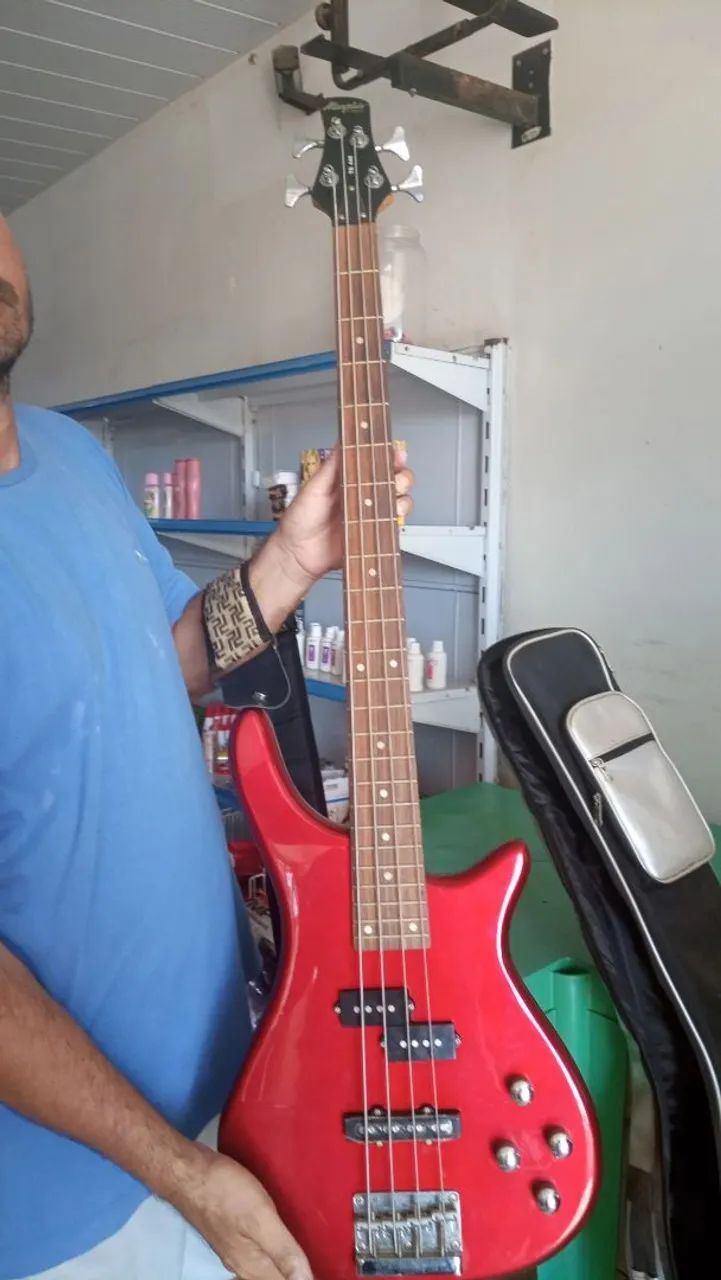 Baixo Elétrico Vermelho