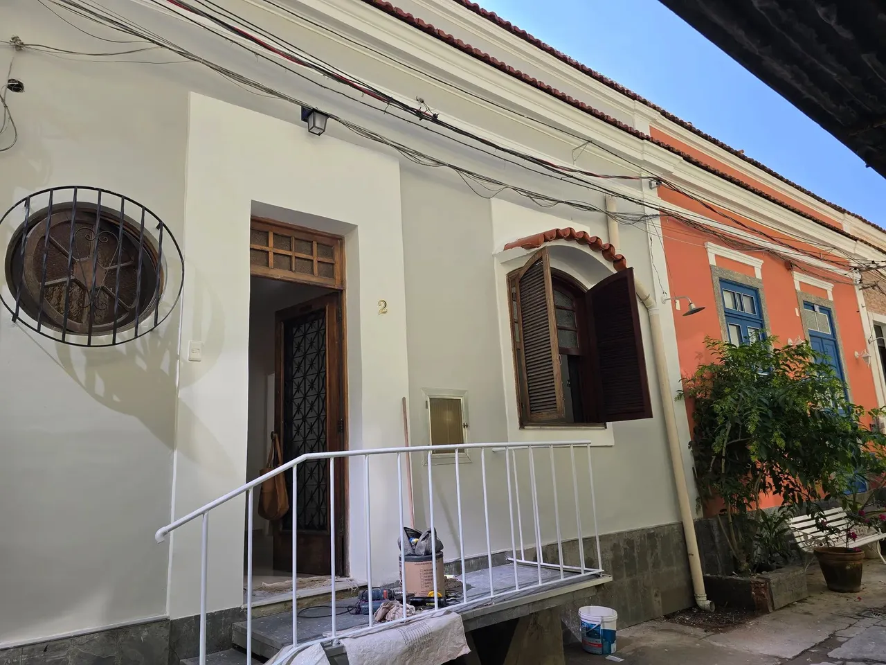 Casa para aluguel possui 100 metros quadrados com 2 quartos