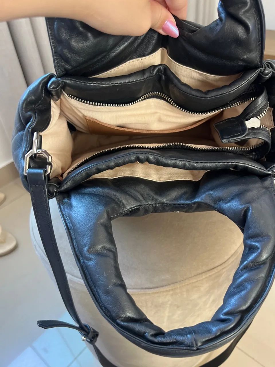 Bolsa de Ombro Preta Luxo Arezzo  - Foto 3