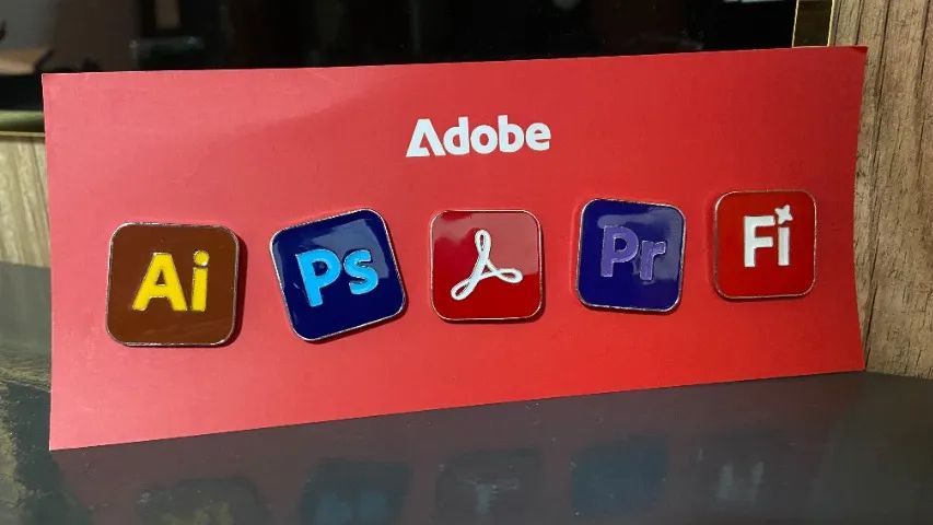 Broche de lapela esmaltado - COLEÇÃO COMPLETA - ADOBE MAX 2025