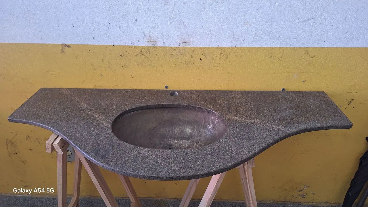 Aparador em madeira  e bancada de granito - Foto 3
