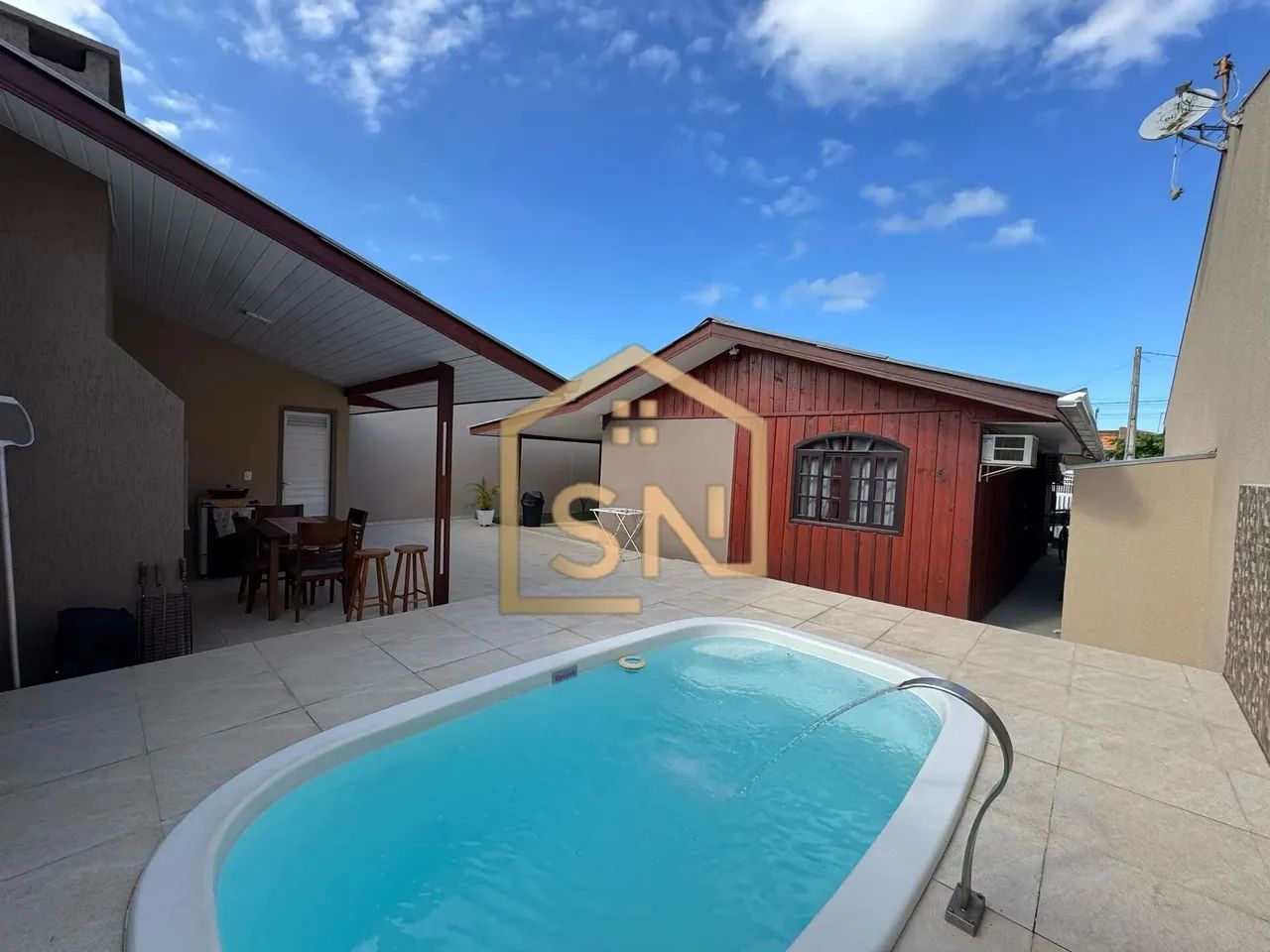 Casa com piscina no Balneário Betaras