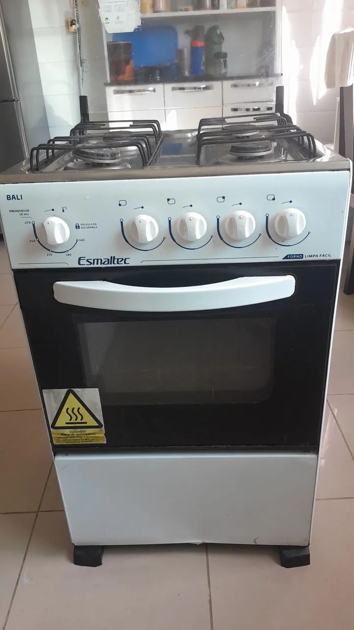 FOGÃO 4 BOCAS BOM ESTADO FORNO FUNCIONA PERFEITAMENTE. 