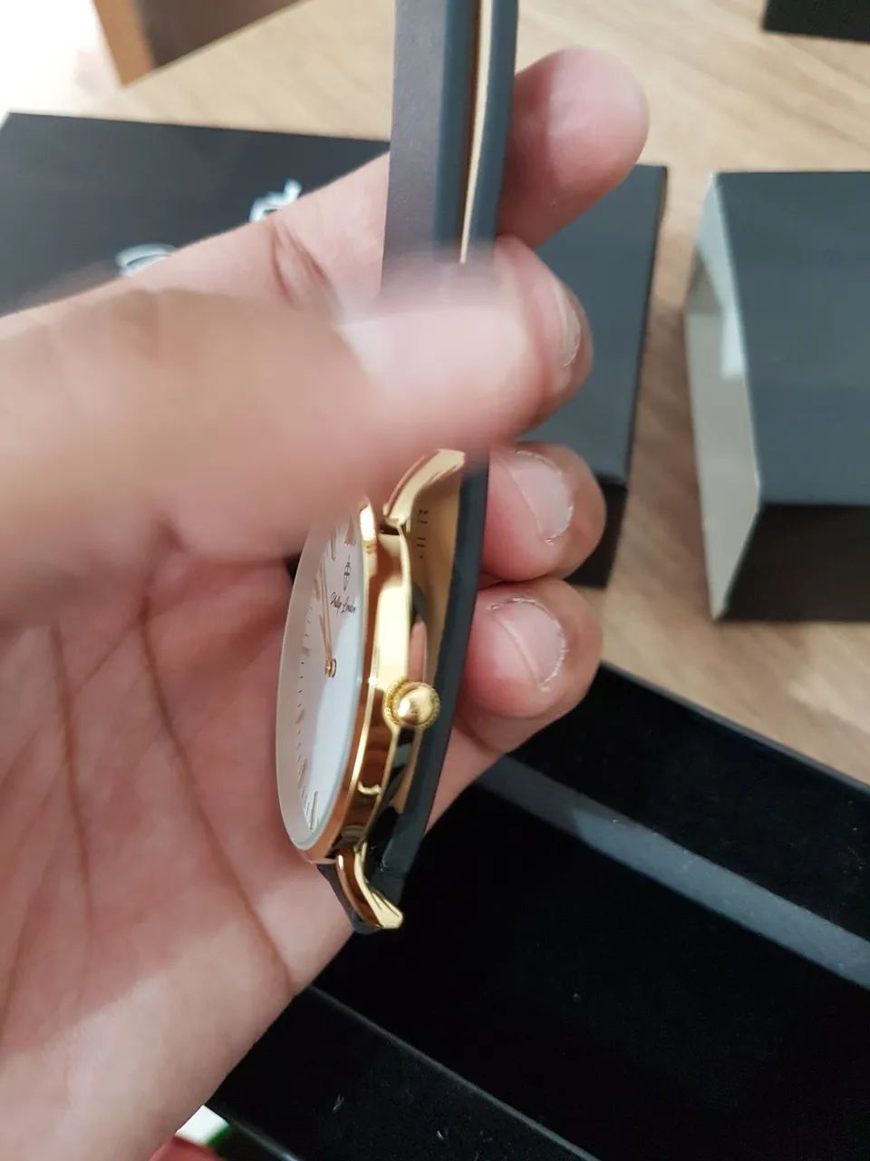 Relógio Phillip London Dourado com Pulseira de Couro - Foto 3