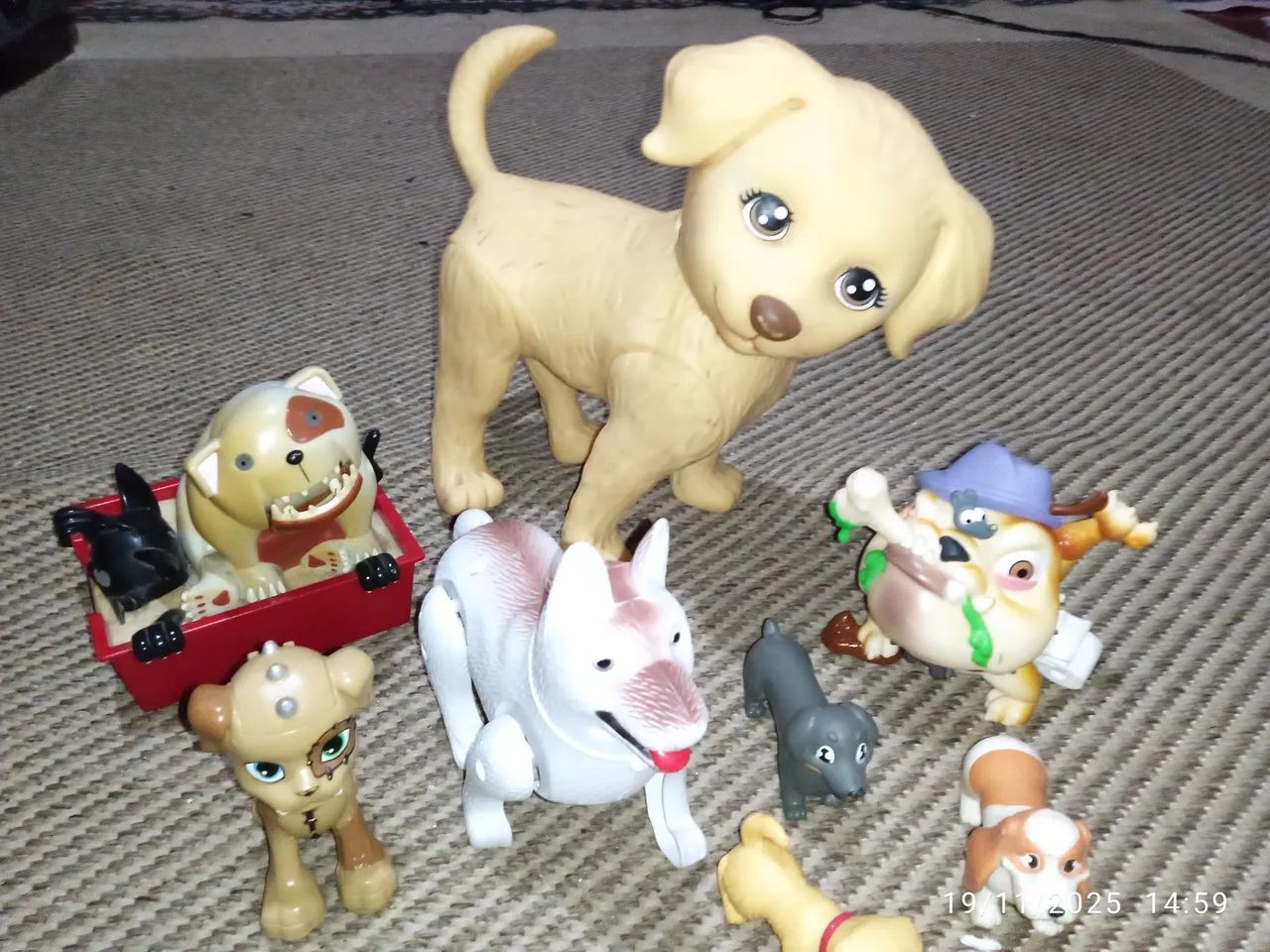 Brinquedos Cachorrinhos diversos. Kit com 08 peças. - Foto 4