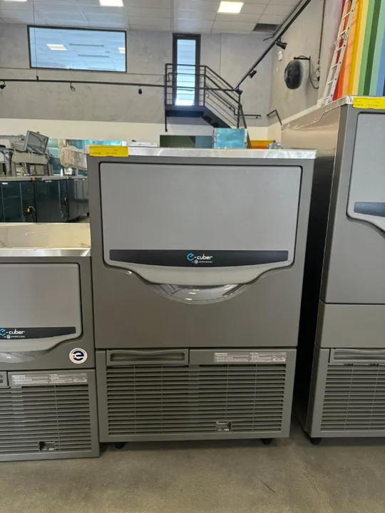Máquina De Gelo Industrial Em Cubos 60kg Srm-60 Macom Cor Ci Cor Cinza 220V