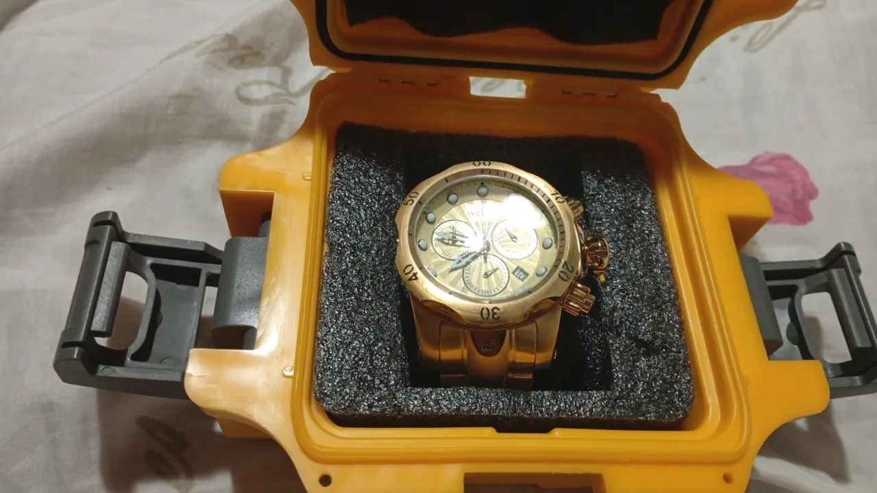 Relógio Invicta Venom Masculino Dourado