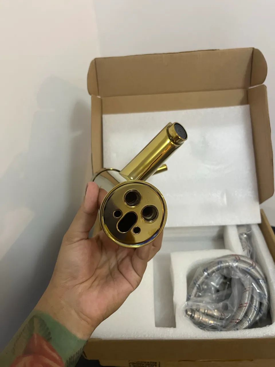 Torneira para Banheiro Mini Misturador Monocomando Dourada - nova na caixa - Foto 3