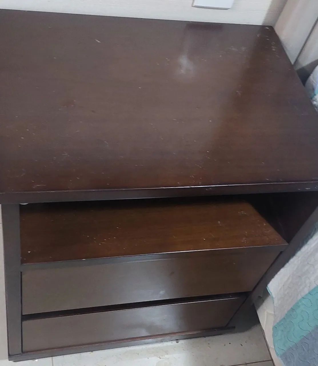 2 Mesas de cabeceira de madeira 64209947344897122