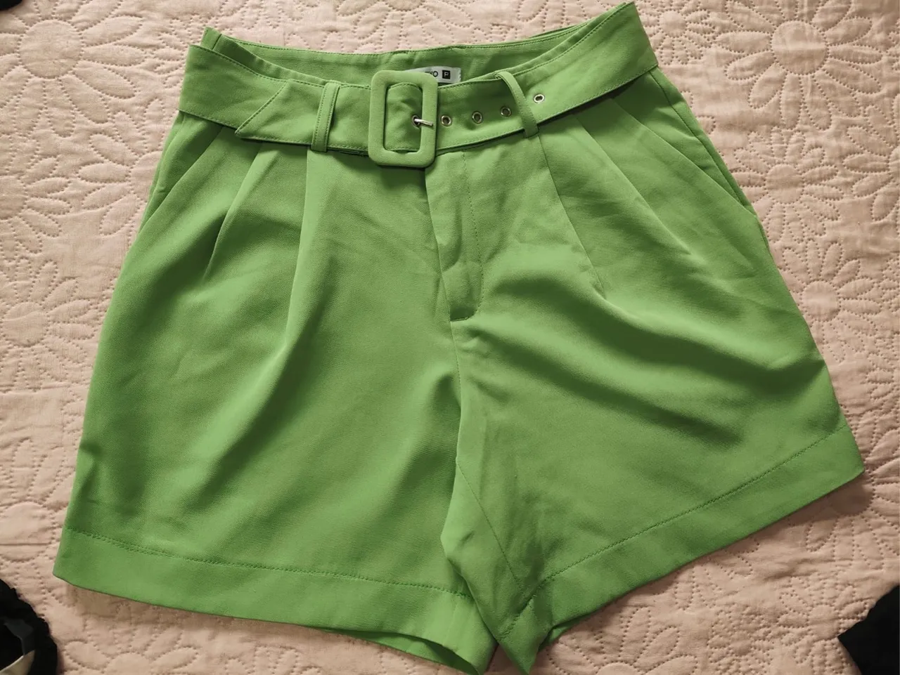 Shorts Verde com Cinto