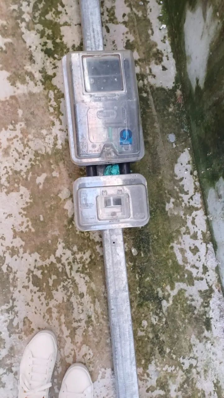Poste de energia, completo, com quadro e isoladores. Em salinópolis. 