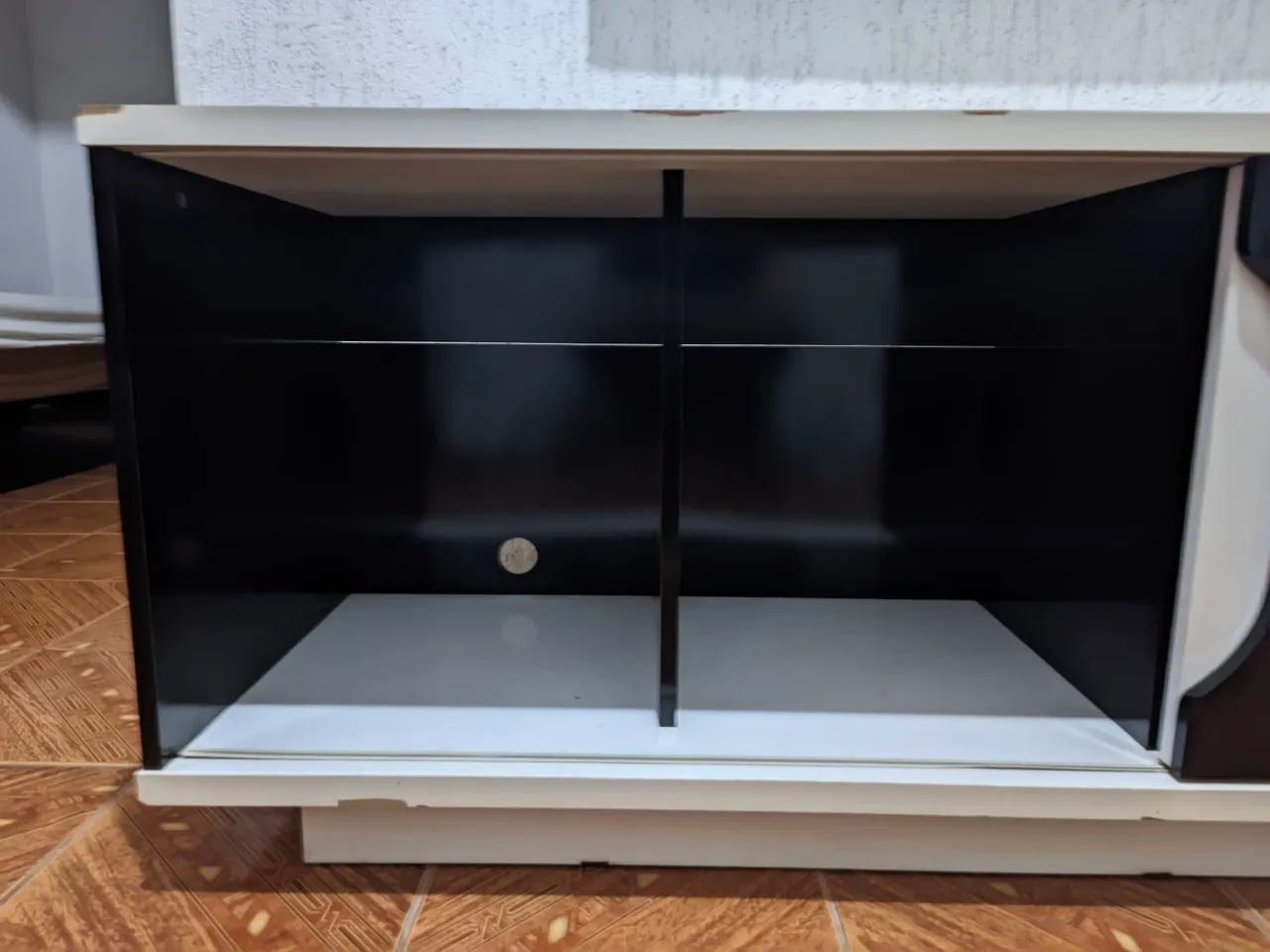 Rack de TV branco e preto - Foto 2