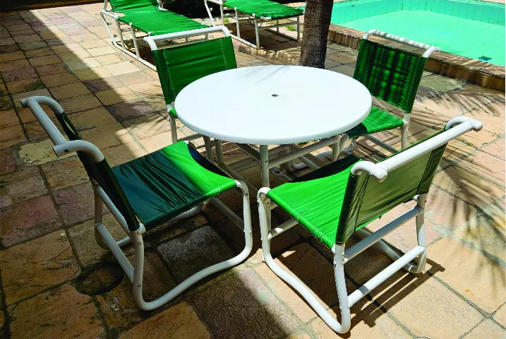 Conjunto de mesa com 4 cadeiras para área de lazer