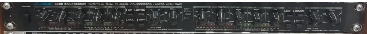 Compressor de Áudio Alesis 3630