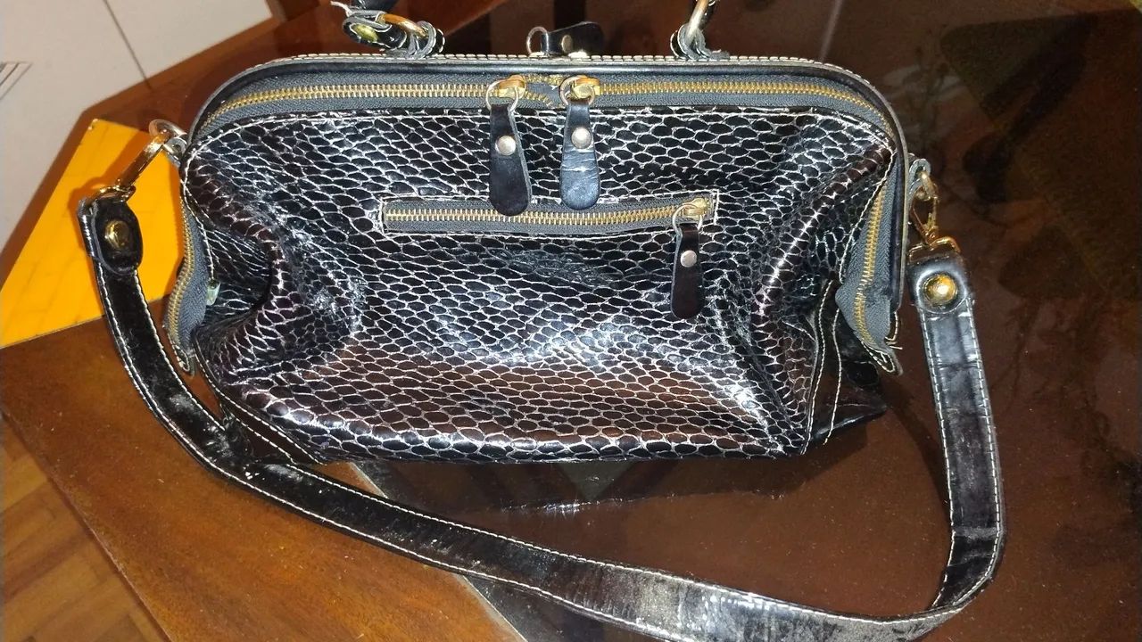 Bolsa de mão preta de couro - Foto 3