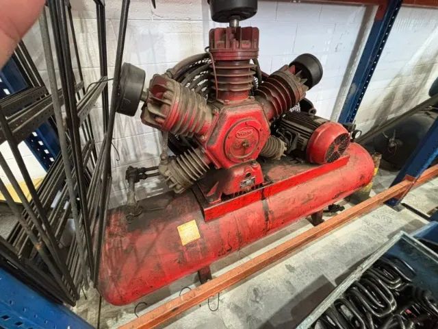 Compressor de Ar Wayne 60 Pés 15HP Trifásico c/ Painel Elétrico Estrela Triângulo