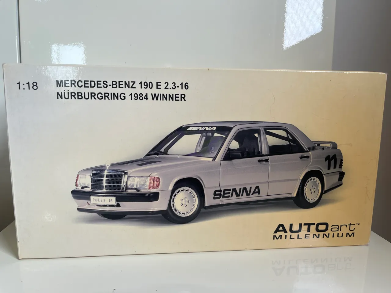 Miniatura 1/18 Mercedes Benz 190e 2.3 16 1984 Ayrton Senna #11