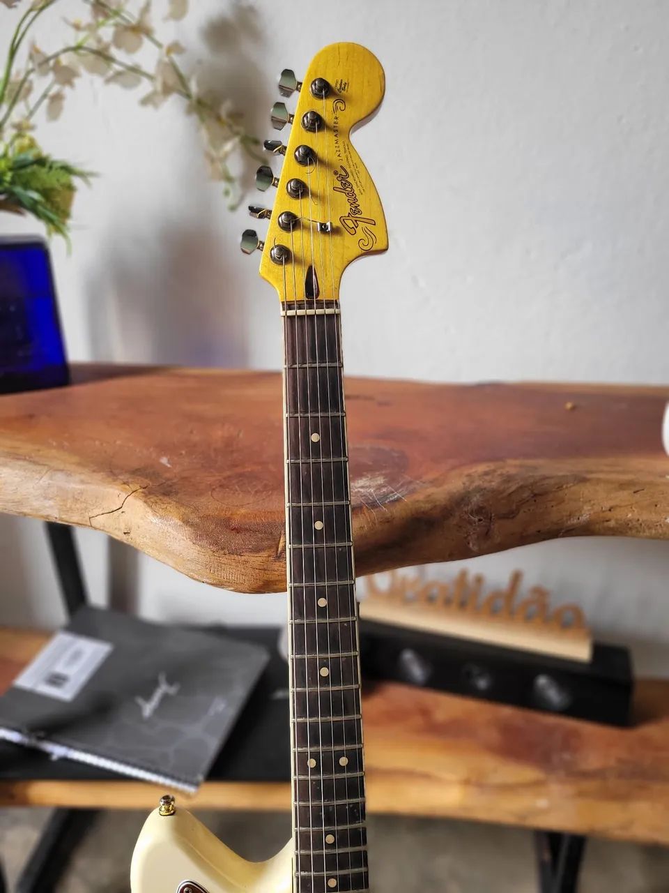 Vendendo uma guitarra top - Foto 3