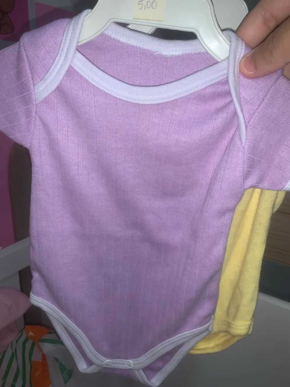 Roupas.