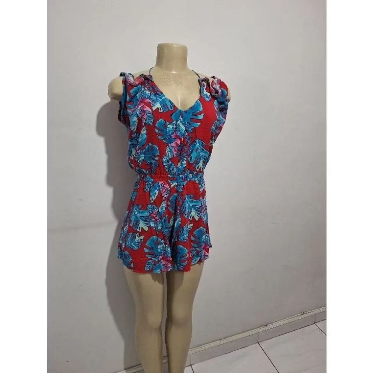 Macacão feminino curto 