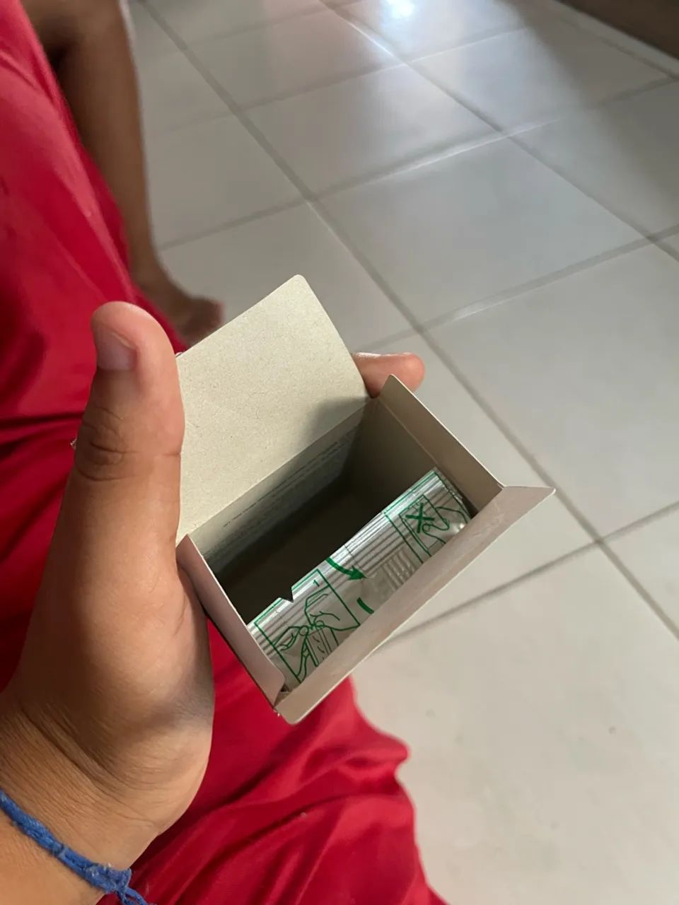 Instax mini 12 + cartucho com 10 poses e pilha  - Foto 5
