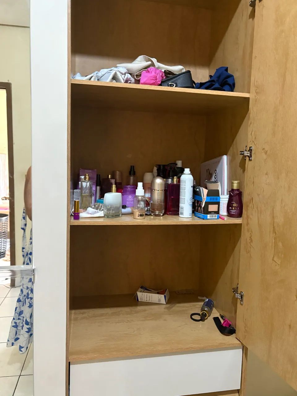 Guarda Roupa  de 4 portas e 6 gavetas 