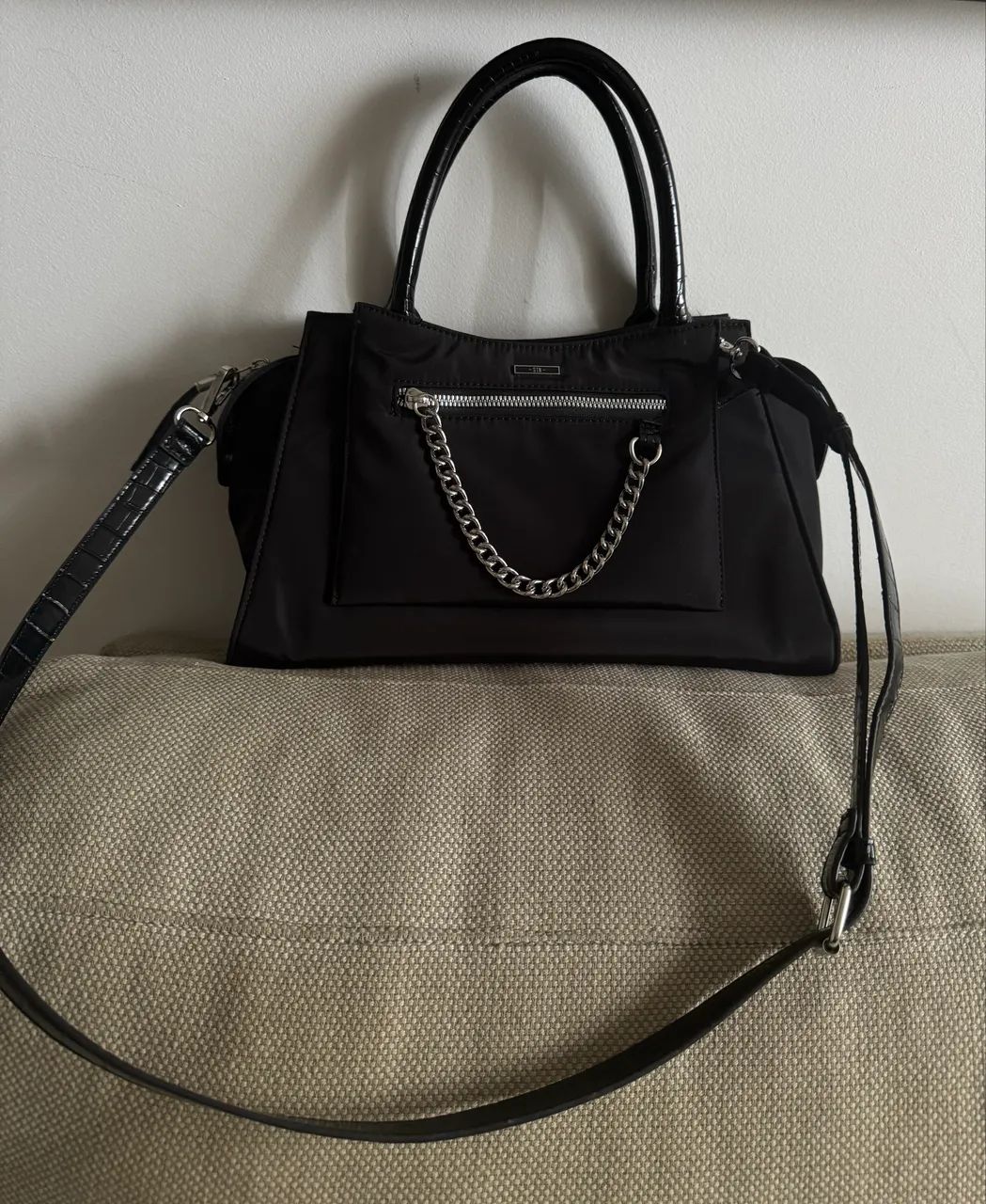 Bolsa com corrente preta 