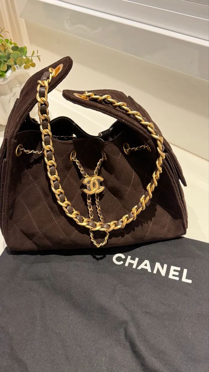 Bolsa Chanel 25 suede marrom