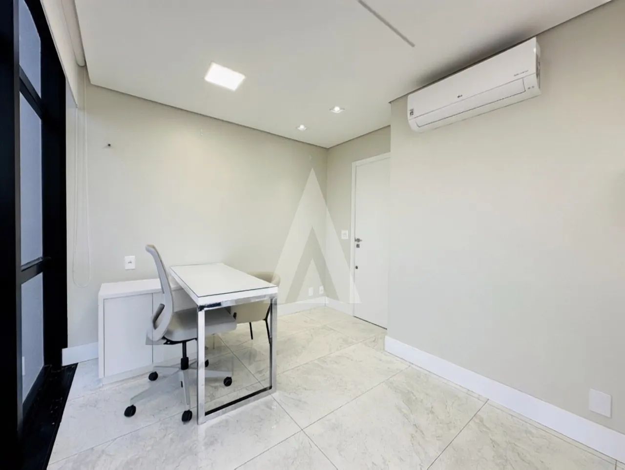 SALA COMERCIAL COM 102,82M² SEMI MOBILIADA NO BAIRRO CENTRO - Foto 5
