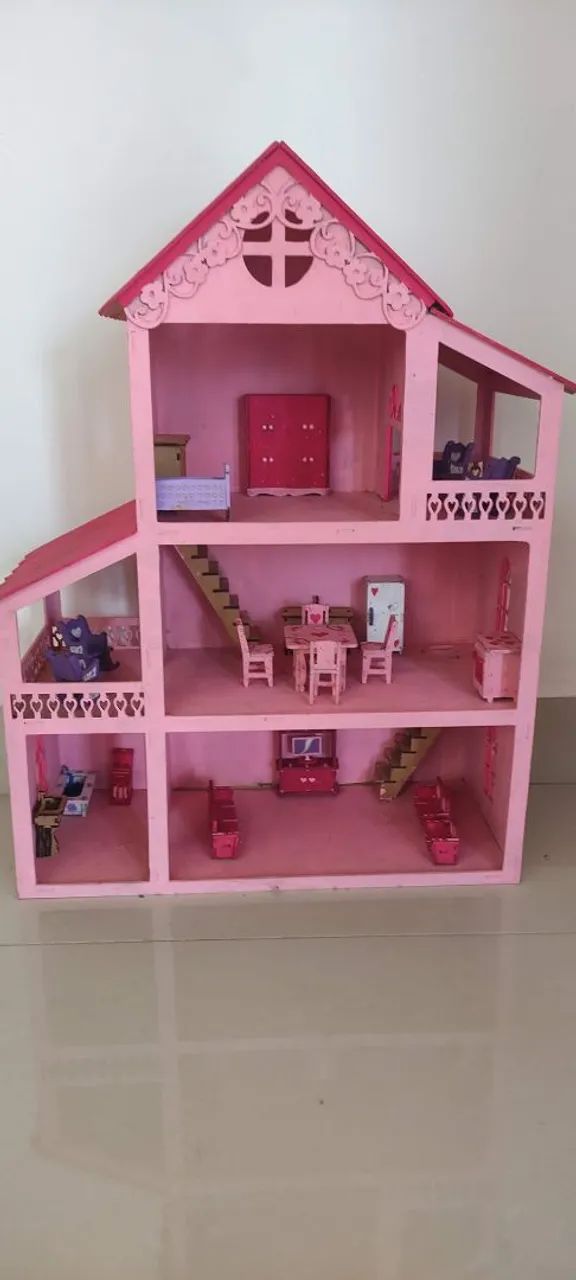 Casinha de Boneca de Madeira 