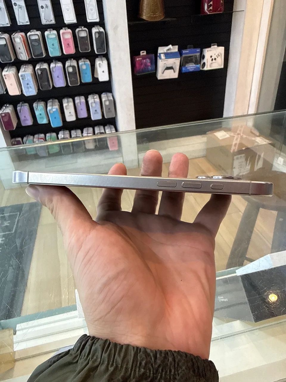 Iphone 16 Pro Max 256 semi Bateria 93% - com garantia  - Foto 5