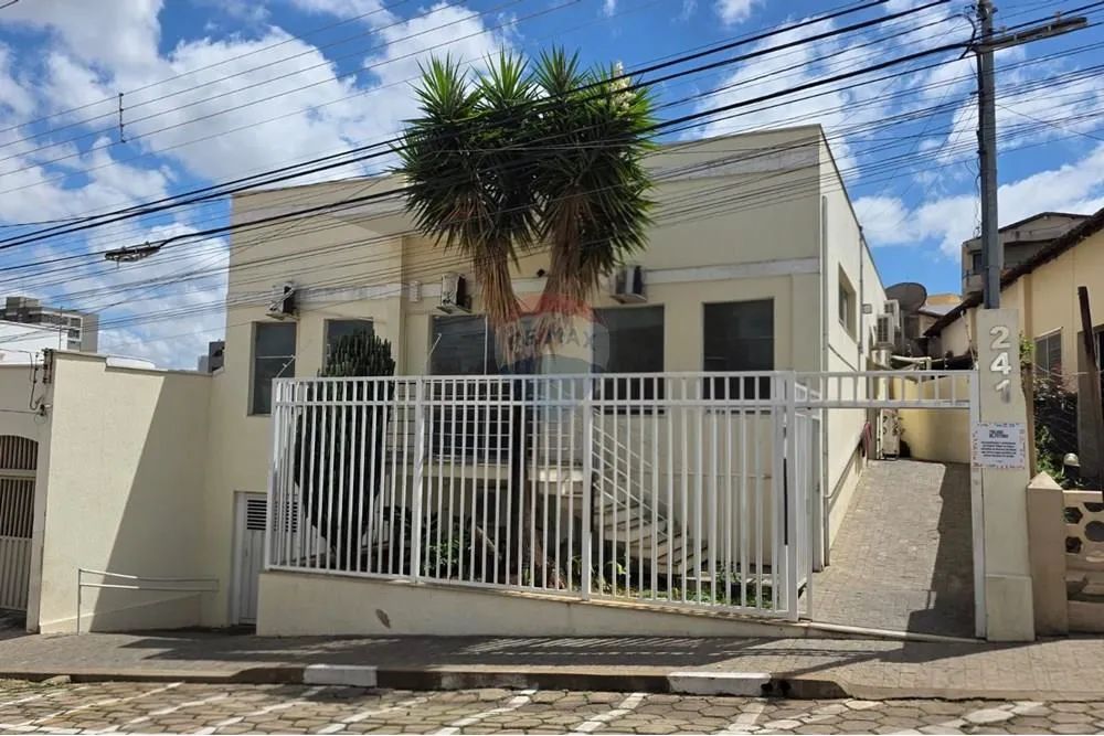 Extraordinário Espaço Comercial no Centro de Passos