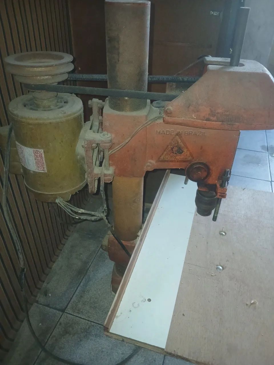 Furadeira profissional schurz