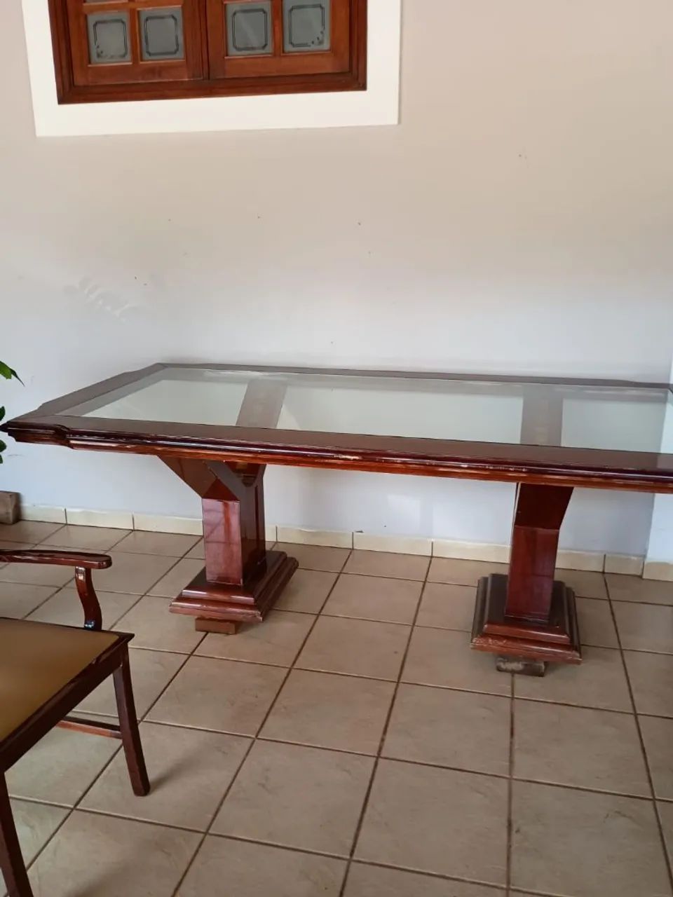 Mesa madeira maciça com 8 cadeiras detalhes em mármore 2.18 x 1.07 - Foto 3