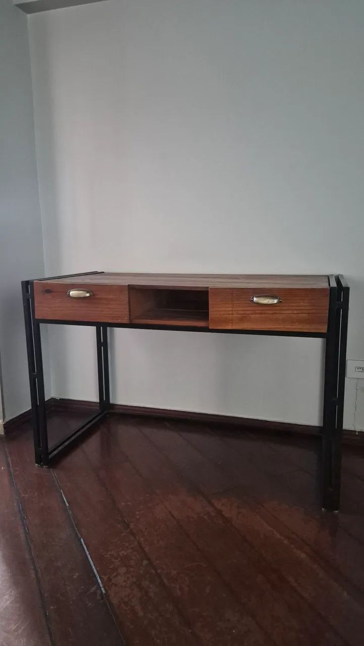 Mesa de escritório estilo industrial 