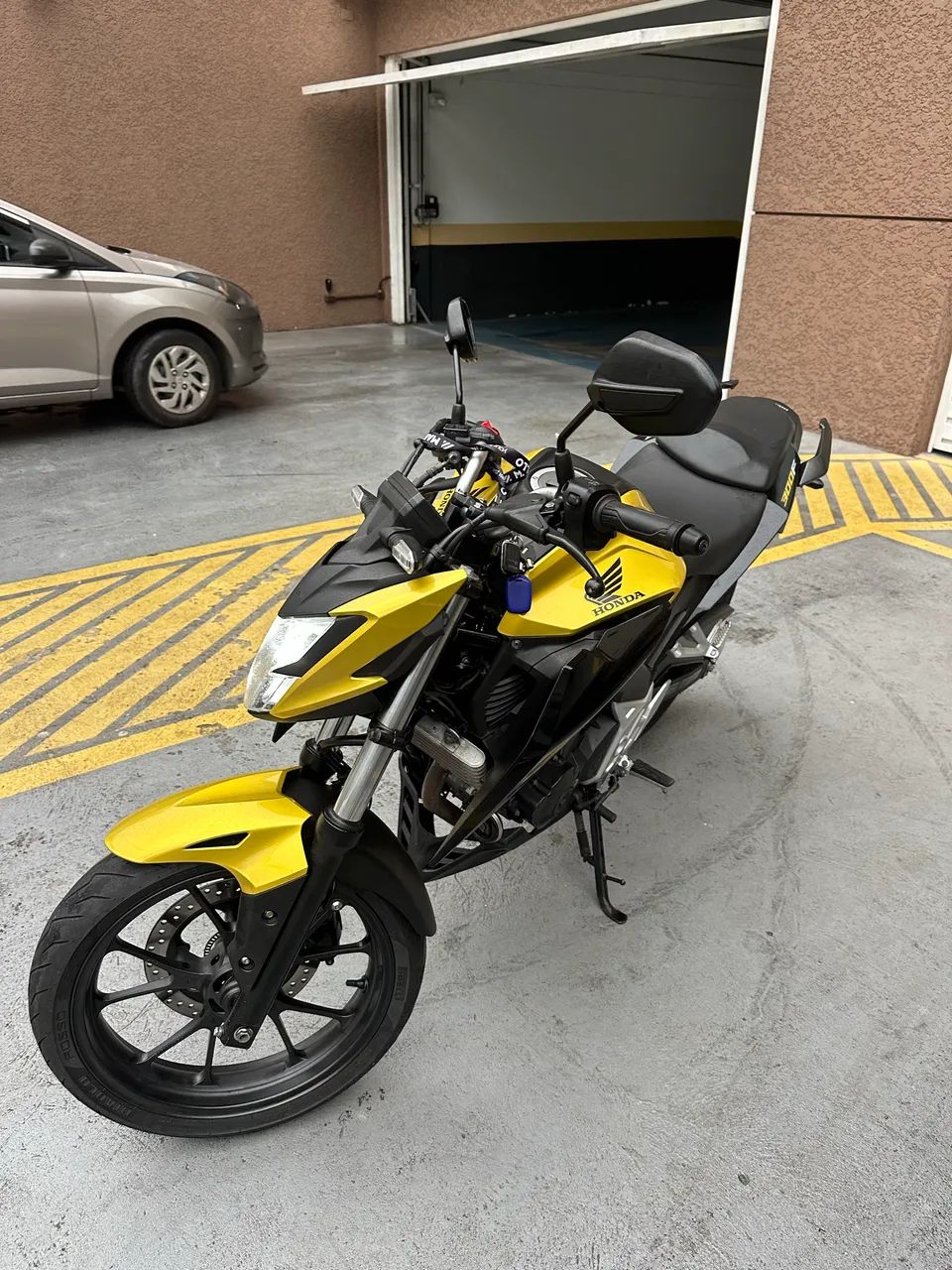 CB 300F - 2023 (Dourada)  - Foto 2