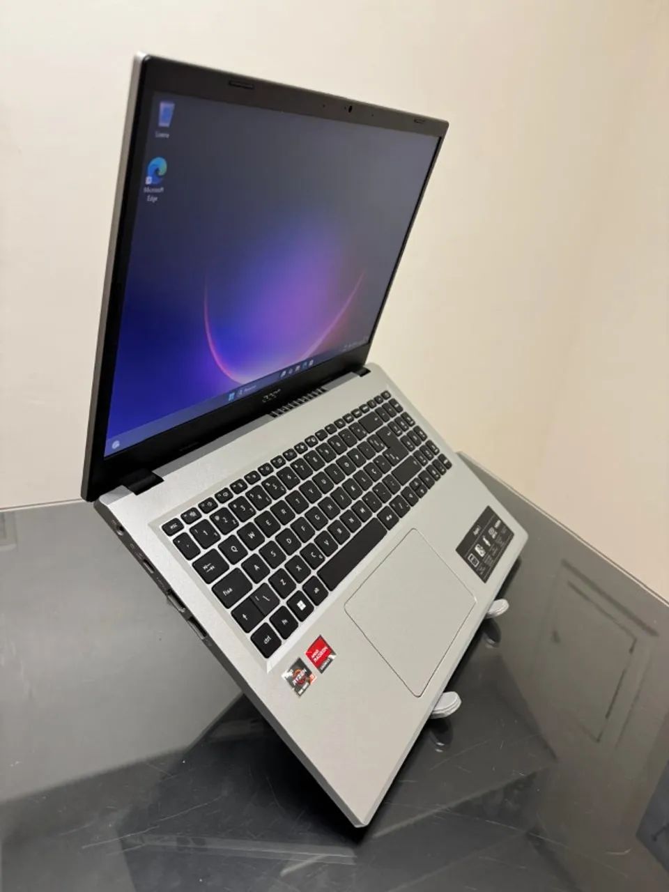 Notebook Acer - Ryzen 3-7320U - 4GB Ram - SSD 256GB Nvme - Radeon Graphics - Completo - Foto 2