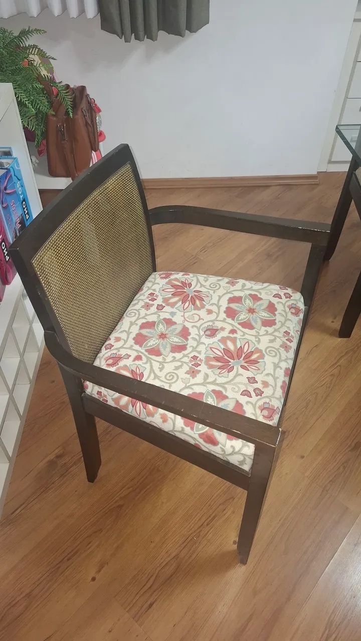 2 cadeiras por R$240