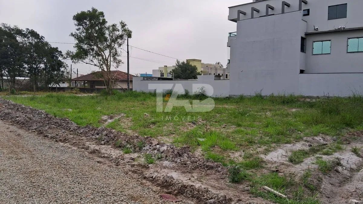 Terreno de Esquina à Venda em Bal. Piçarras