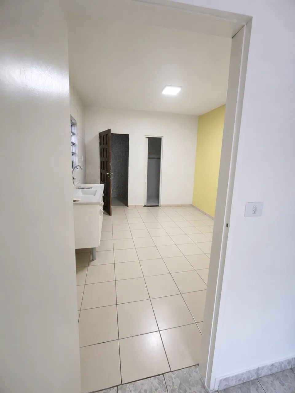Aluga-se casa com 2 cômodos + banheiro  - Foto 3