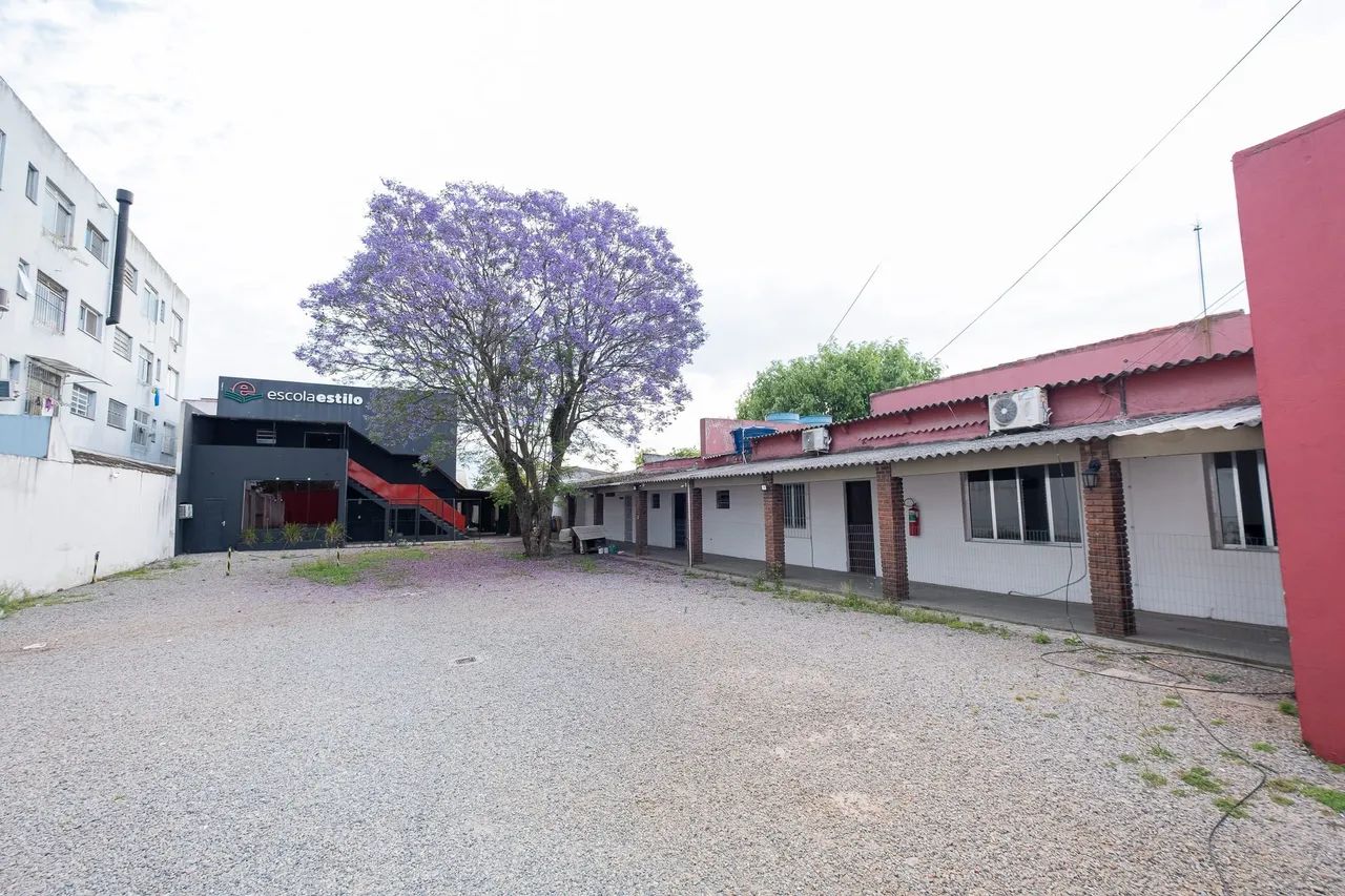 Prédio amplo no centro, com 998 m² e múltiplas salas, ideal para escolas ou repartições pú - Foto 2